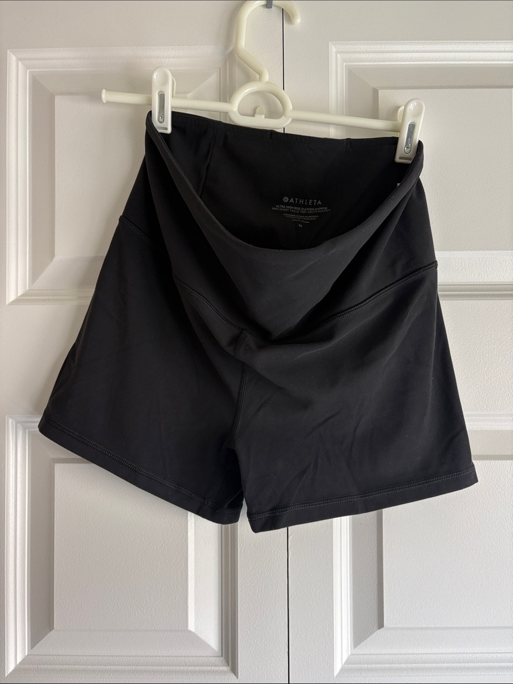 NWOT- Athleta Ultra high rise elation shortie. Size M